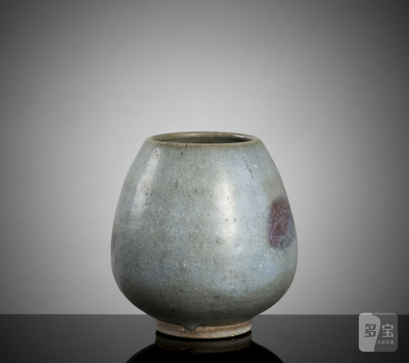 A lotus bud vase with Jun glaze and violet splashes - 图4